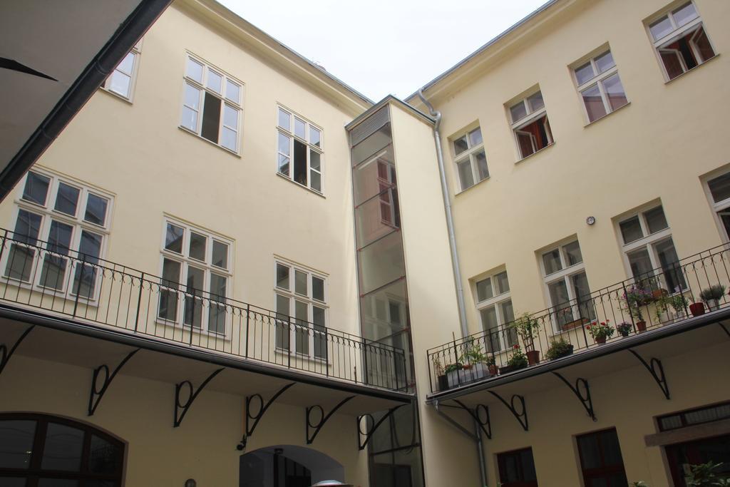 Mighty Prague Apartments Truhlarska Room photo